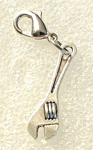 Piccola chiave regolabile - chiave, 'regolabile'